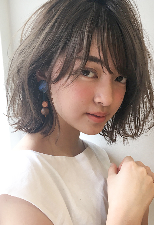 ゆるいラインで作る知性派ボブ